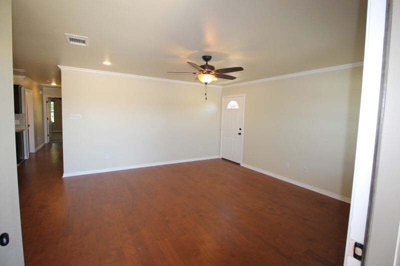 Building Photo - 935 /937 Robineta Ln