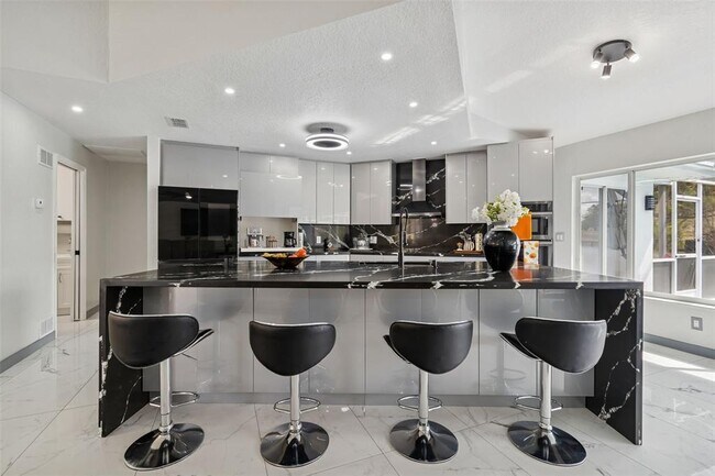 Building Photo - 1062 Greenturf Rd