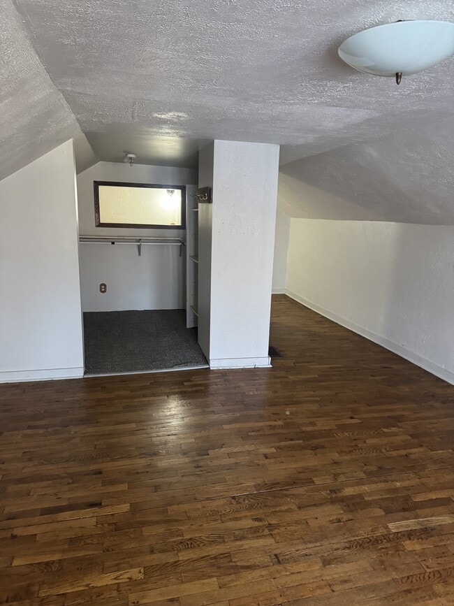 Building Photo - 1909 SW Lane St