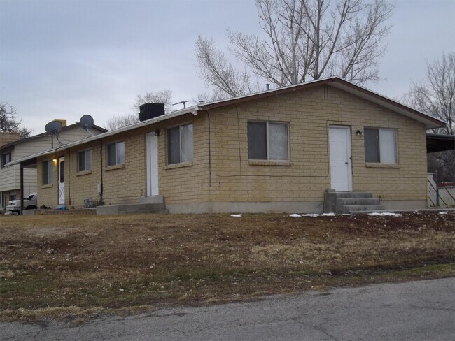 Building Photo - 162-164 S Hale St