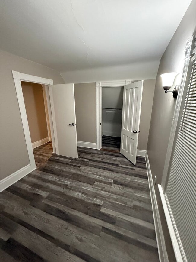 Building Photo - 11 Hallenbeck Ave