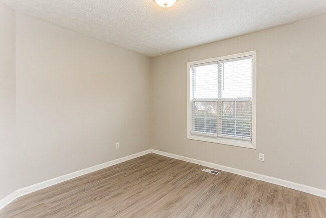 Building Photo - 304 Mary Alice Dr