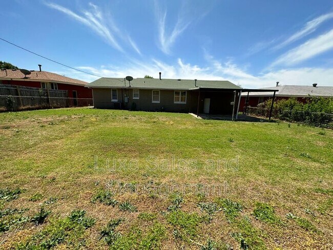 Building Photo - 133 W. Jarman Drive