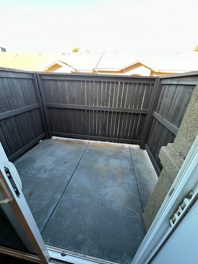 Building Photo - 718 Orchid Dr