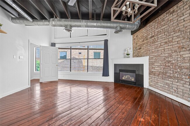 Building Photo - 708 W Clay St