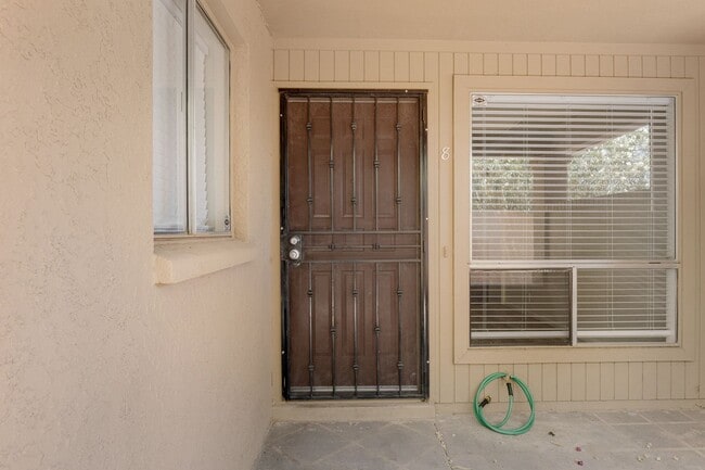 Building Photo - Private 2/2  Unit • Quiet Community • Prime North Phoenix Location