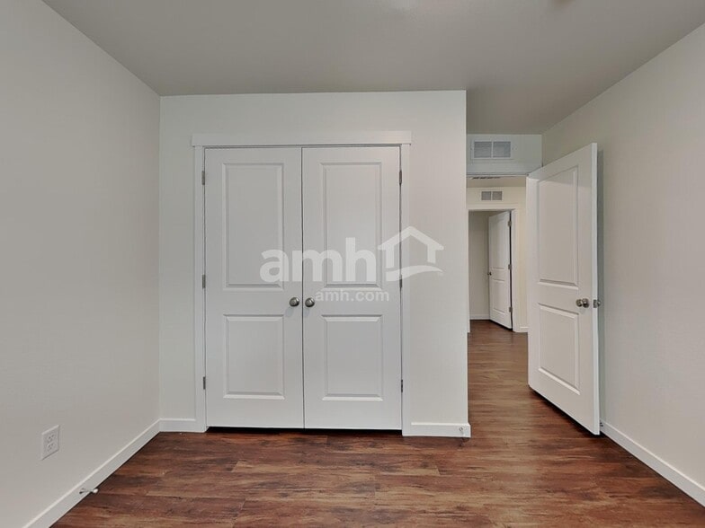 Building Photo - 11669 Logans Rdg Dr