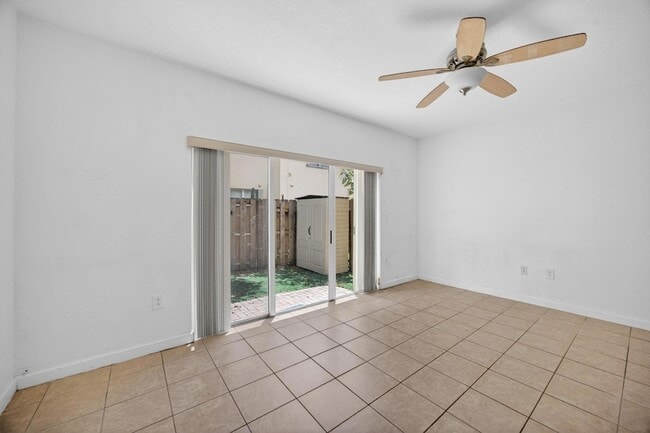 Building Photo - 1575 NE 33rd Ave