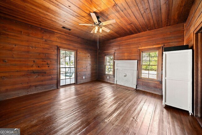 Building Photo - 497 Old Hwy 85