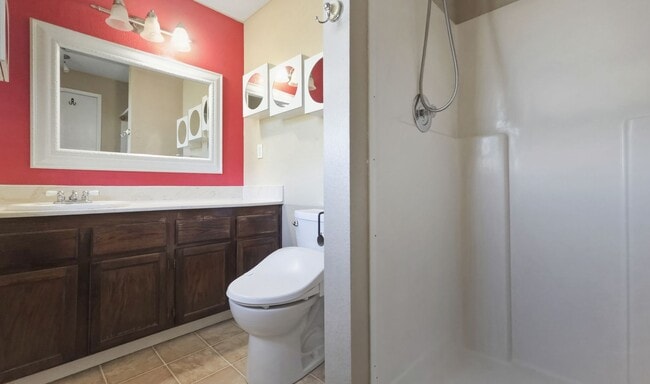 Building Photo - Cul-de-Sac Home Near Alderwood with Private Backyard