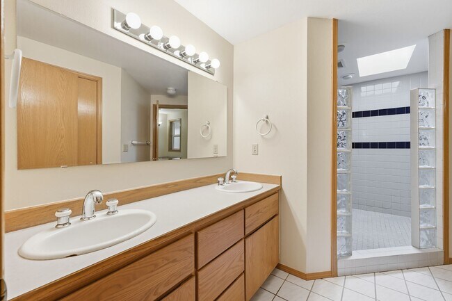 Building Photo - Move in ready! 3 bed, den, 2 bath rambler on 4.62 acres with pasture in Tumwater School District.