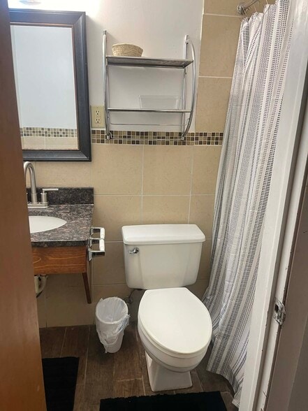 Building Photo - 605 30th Ave W