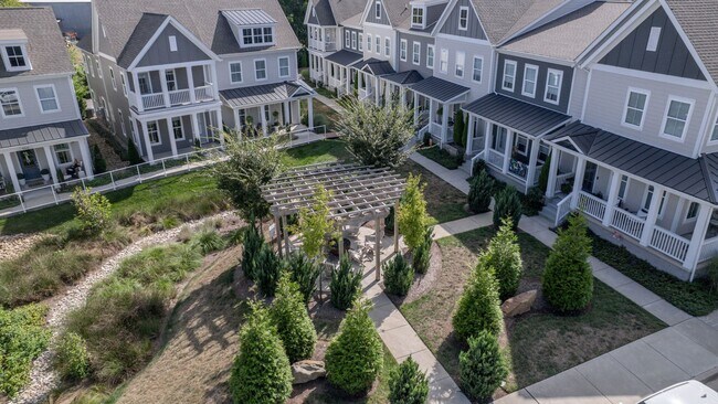 Building Photo - Franklin Gem Walking Distance to Downtown!