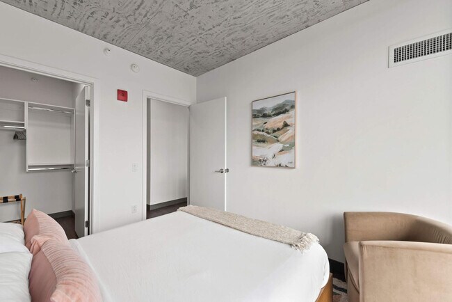 Building Photo - 1314 W Randolph St