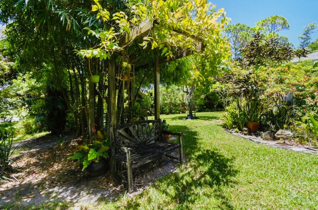 Building Photo - 6205 SE Circle St