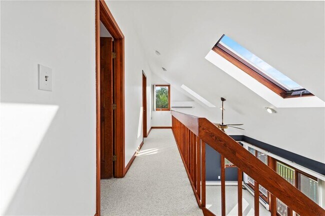 Building Photo - 1 Rodeo Dr