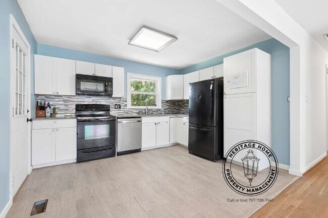 Building Photo - "Charming 3-Bed Oasis with Scenic Views & Modern Touches on Faubus Drive!"