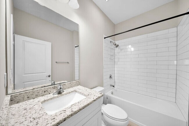 Building Photo - 1004 NW 35th Pl