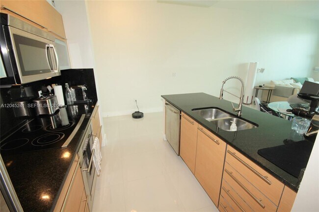 Building Photo - 950 Brickell Bay Dr