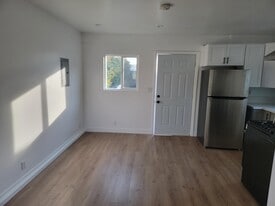 Building Photo - 8909 S Halldale Ave