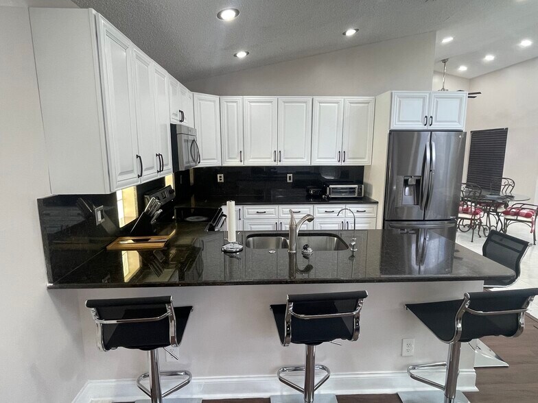 Kitchen - 7927 Manor Forest Blvd