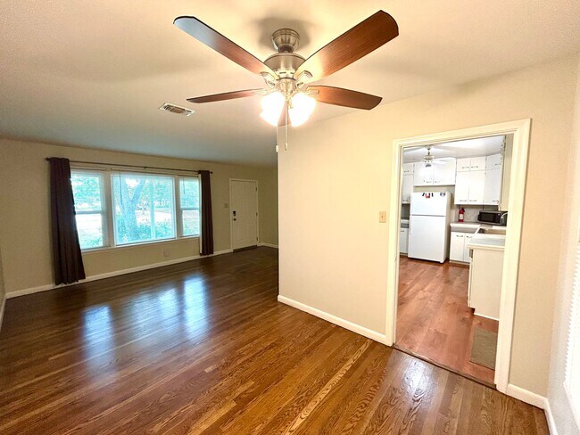 Building Photo - *MOVE IN SPECIAL* Stylishly Renovated Home with Fenced Backyard & Two Living Areas!