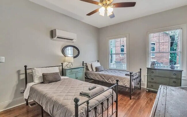 Building Photo - 515 E Huntingdon St