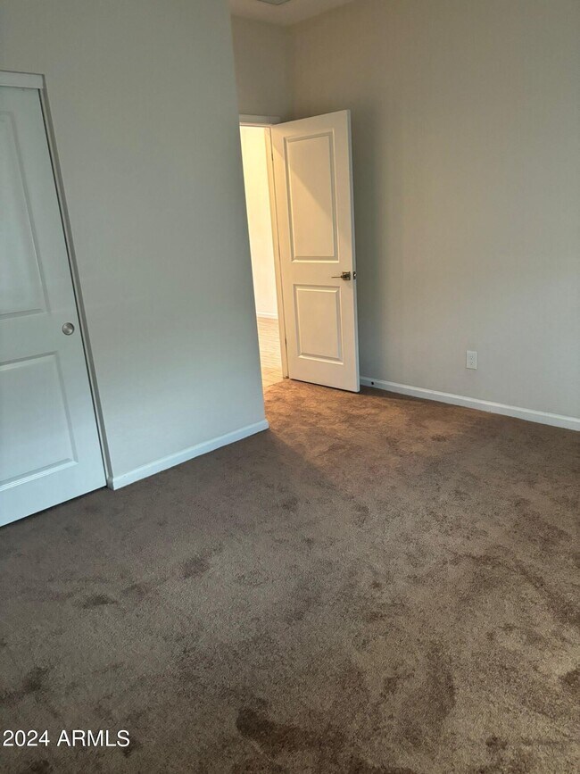 Building Photo - 2002 E Brooklyn Dr