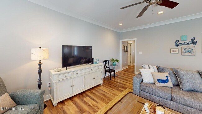 Building Photo - 1215 Ocean View Dr