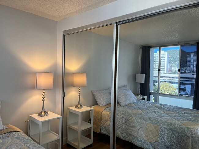 Building Photo - Kewalo Gardens 1 bedroom, 1 bath unit w/ 1...