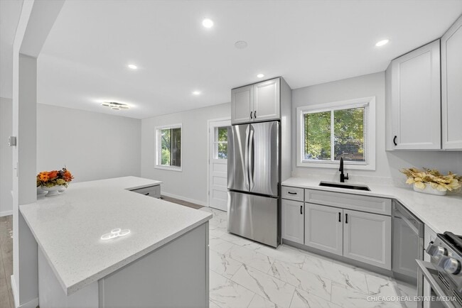 Building Photo - 2211 Birchwood Pkwy