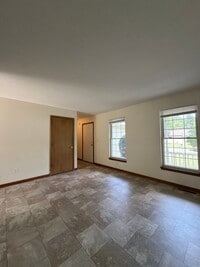 Building Photo - 819 Colonial Manor Dr