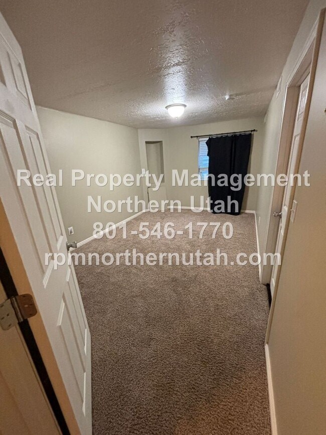Building Photo - Stunning 4 Bedroom House in Layton Coming ...