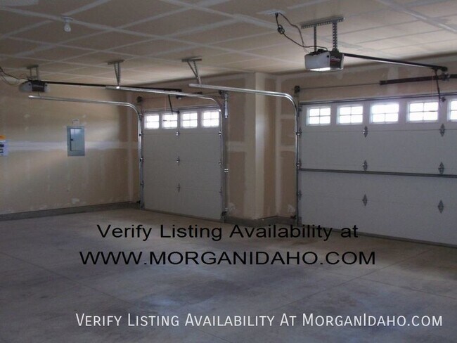 Building Photo - 1621 W Streamside Ave