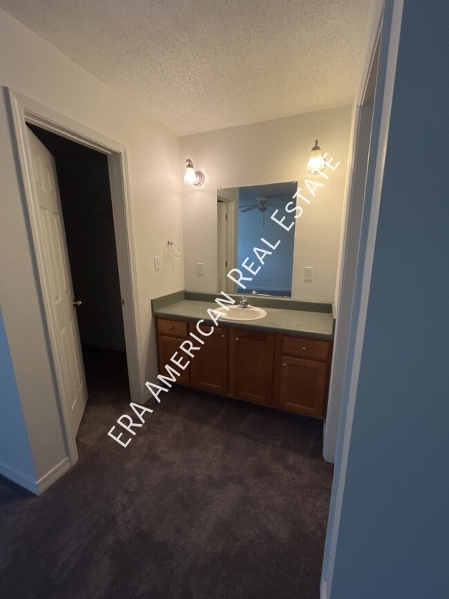 Building Photo - 4621 Bobolink Way