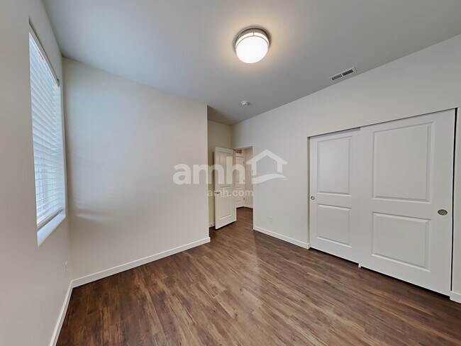 Building Photo - 19232 18th Ave Ct E