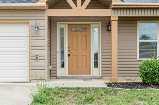 Building Photo - Pet Friendly Four Bedroom!