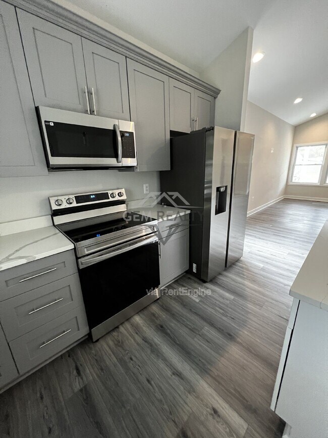 Building Photo - 38 Meadow View Ln