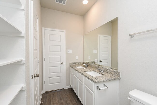 Building Photo - 14042 Chinook Dr
