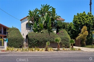 Building Photo - 6669 De Longpre Ave