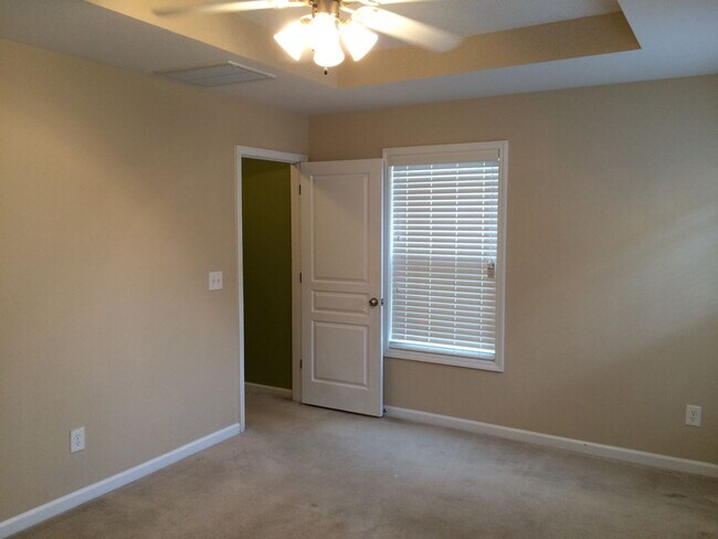 Building Photo - Pre-leasing for May 2026!