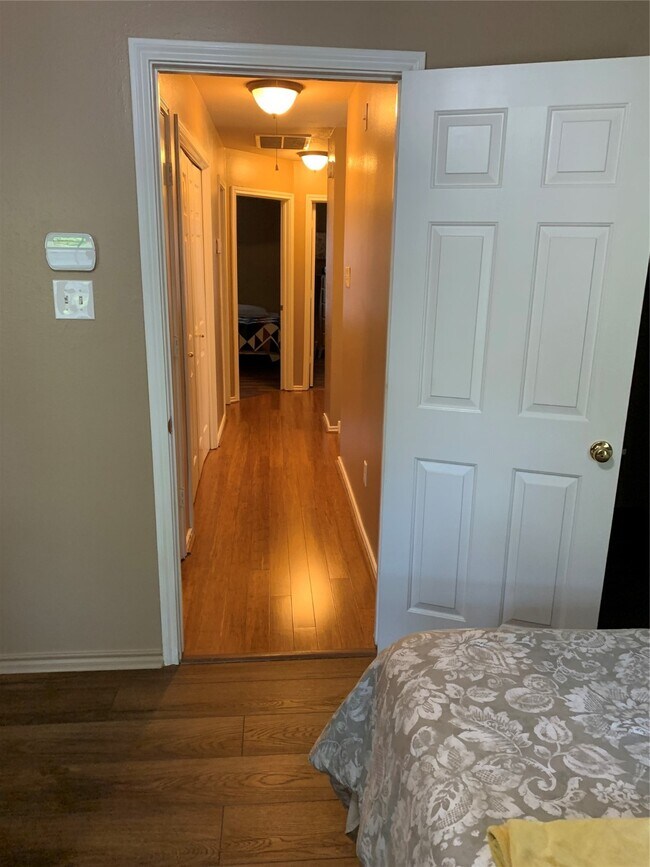 Building Photo - 195 S Walden Elms Cir