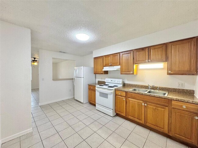 Building Photo - 2559 Elm Ave