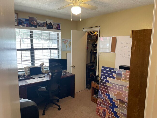 Building Photo - AUGUST 2026 PRE-LEASE!  Charming 3 Bed, 2 Bath Duplex in Great Location!