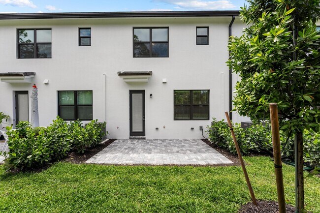 Building Photo - 4333 Efendi Dr