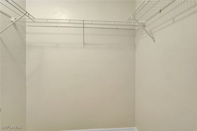 Building Photo - 714 111th Ave N