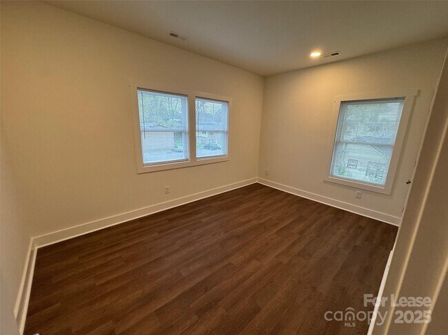 Building Photo - 311 W Gold St