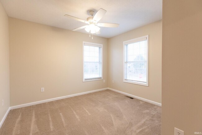 Building Photo - 1331 S Stella Dr