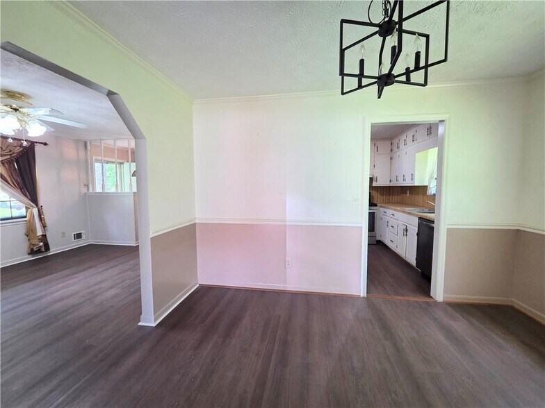 Building Photo - 3533 Charlotte Dr