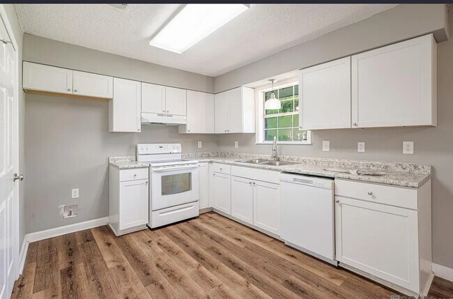 Building Photo - 37520 Butz Rd